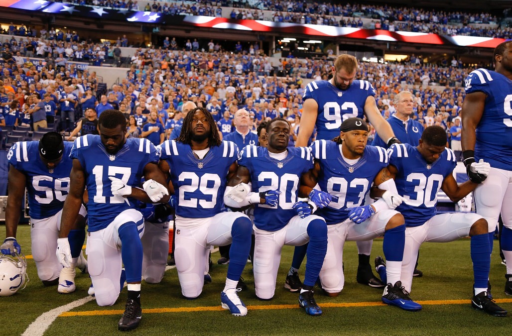 INDIANAPOLIS%2C+IN+-+SEPTEMBER+24%3A++Members+of+the+Indianapolis+Colts+stand+and+kneel+for+the+national+anthem+prior+to+the+start+of+the+game+between+the+Indianapolis+Colts+and+the+Cleveland+Browns+at+Lucas+Oil+Stadium+on+September+24%2C+2017+in+Indianapolis%2C+Indiana.++%28Photo+by+Michael+Reaves%2FGetty+Images%29